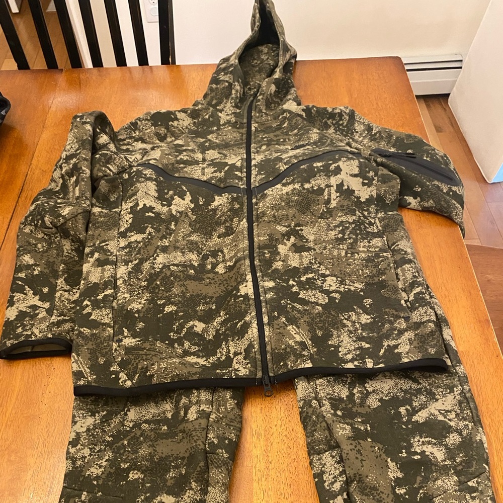 Nike tech fleece green camo joggers and hoodie set